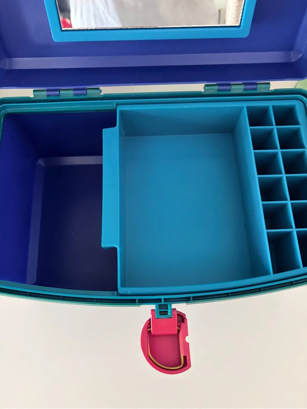 Vintage Blue 80s caboodle